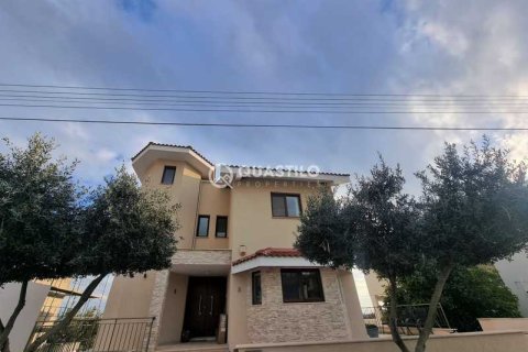 6 bedrooms House in Agios Athanasios, Cyprus No. 71921 1