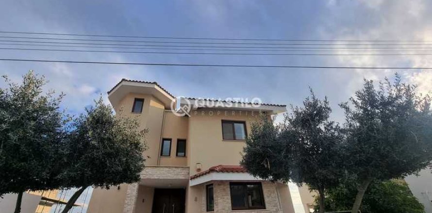 6 bedrooms House in Agios Athanasios, Cyprus No. 71921