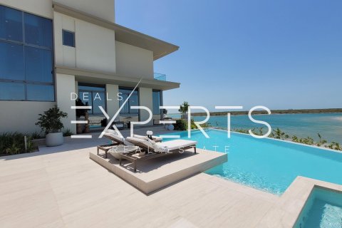 4 bedrooms Villa in Abu Dhabi, UAE No. 74401 1