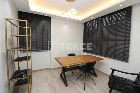 5+1 Apartment in Mezitli, Turkey No. 19713 12