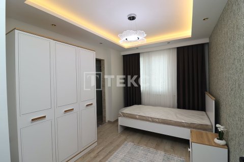 5+1 Apartment in Mezitli, Turkey No. 19713 13