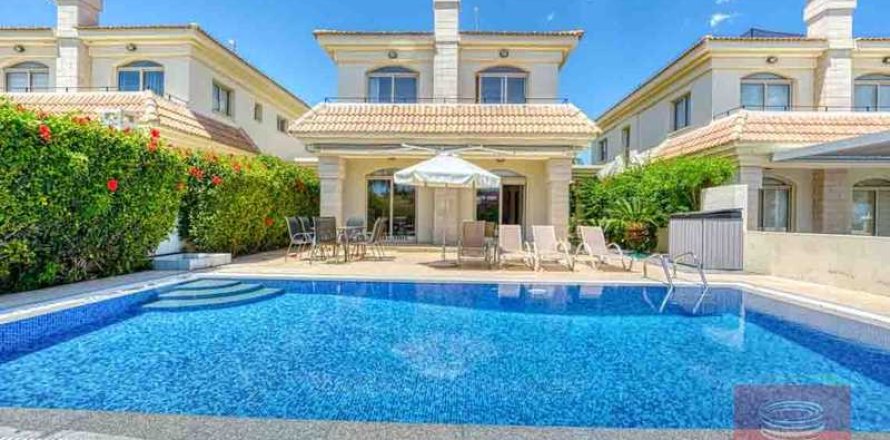 3 bedrooms Villa in Paralimni, Cyprus No. 29769