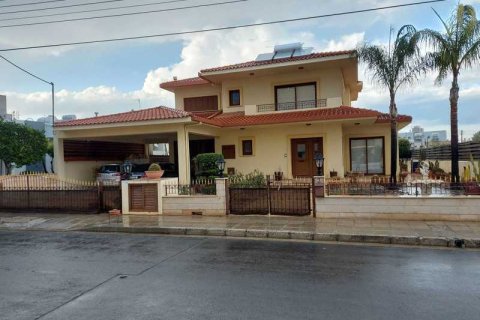 3 bedrooms House in Latsia, Cyprus No. 39675 6