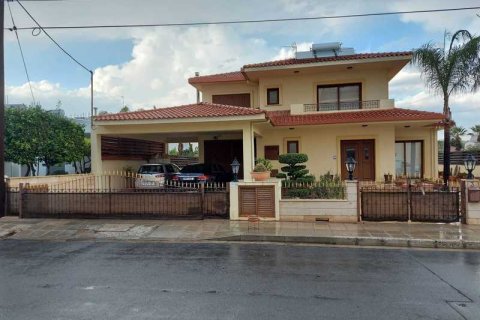 3 bedrooms House in Latsia, Cyprus No. 39675 1