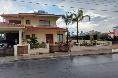 3 bedrooms House in Latsia, Cyprus No. 39675 7