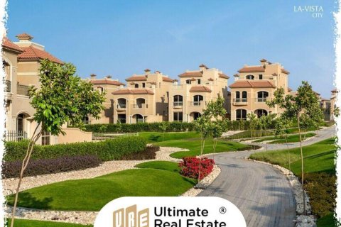 5 bedrooms Villa in New Capital Compounds, Egypt No. 38127 4