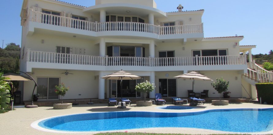 5 dormitorios Villa en Paphos, Cyprus No. 38071