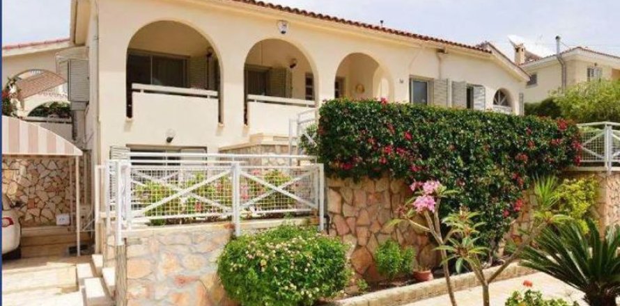 3 dormitorios Villa en Paphos, Cyprus No. 36792