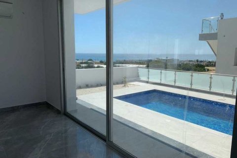 3 bedrooms Villa in Chloraka, Cyprus No. 39325 2