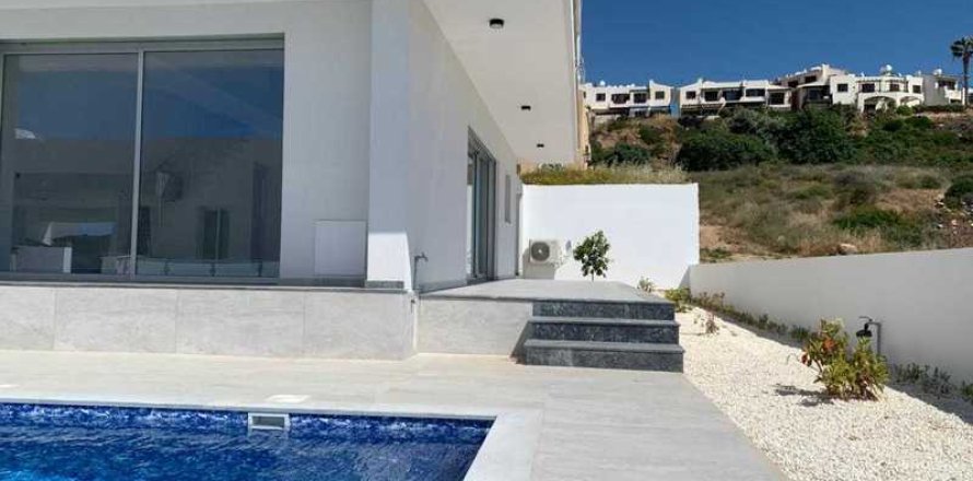 3 bedrooms Villa in Chloraka, Cyprus No. 39325