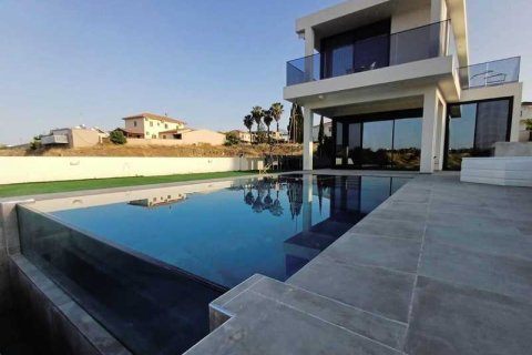 6 bedrooms House in Aradippou, Cyprus No. 39324 2