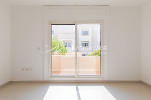 2 bedrooms Villa in Abu Dhabi, UAE No. 3342 8