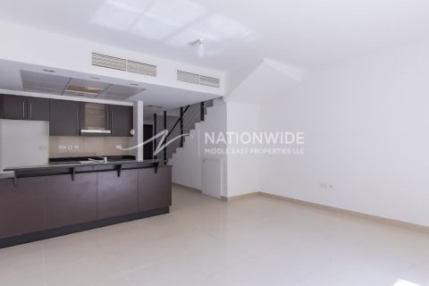 2 bedrooms Villa in Abu Dhabi, UAE No. 3342 6