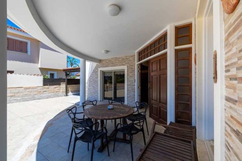 3 bedrooms House in Meneou, Cyprus No. 30638 12