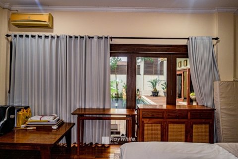 4 bedrooms Villa in Seminyak, Indonesia No. 22986 10