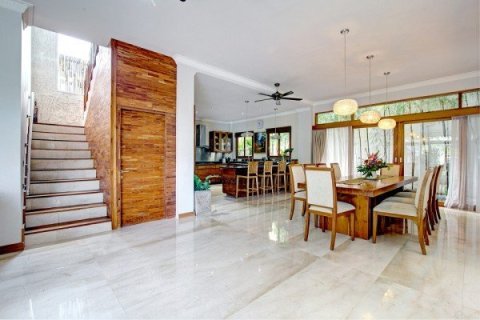 5 bedrooms Villa in Kerobokan, Indonesia No. 22948 13