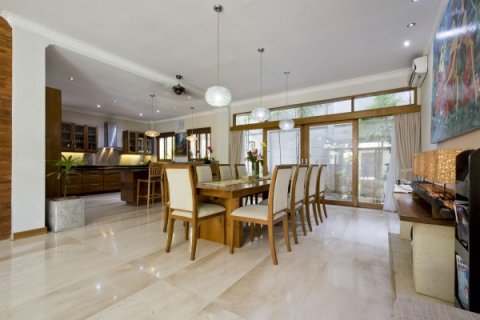 5 bedrooms Villa in Kerobokan, Indonesia No. 22948 14