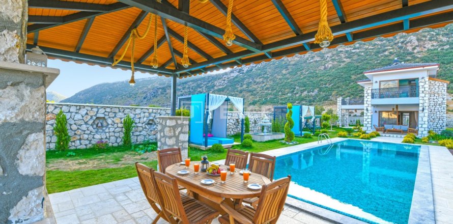 2+1 Villa in Kas, Turkey No. 13185