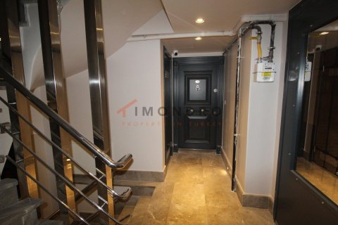 4+1 Appartement à Beyoglu, Turkey No. 16829 10