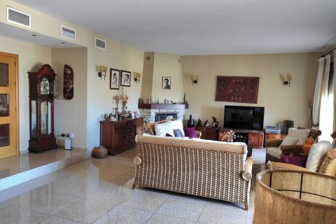 4 bedrooms Villa in Mijas Costa, Spain No. 27563 6