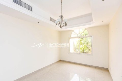 4 bedrooms Villa in Abu Dhabi Gate City, UAE No. 3999 12