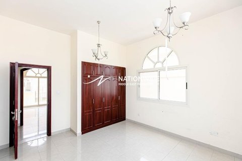 Вилла с 4 спальнями в Abu Dhabi Gate City, ОАЭ №3999 14