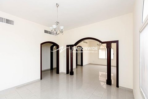 4 dormitorios Villa en Abu Dhabi Gate City, UAE No. 3999 9