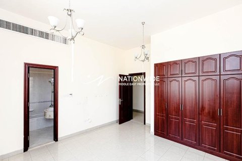 4 bedrooms Villa in Abu Dhabi Gate City, UAE No. 3999 13