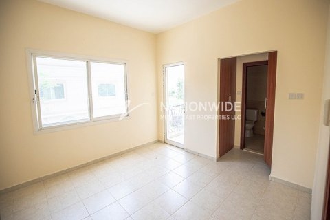 4 bedrooms Villa in Abu Dhabi Gate City, UAE No. 4002 9