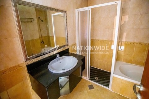 4 bedrooms Villa in Abu Dhabi Gate City, UAE No. 4002 4