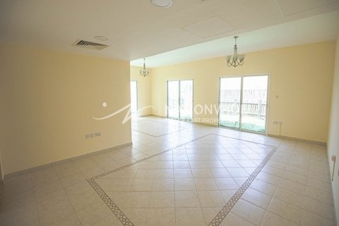 4 bedrooms Villa in Abu Dhabi Gate City, UAE No. 4002 10