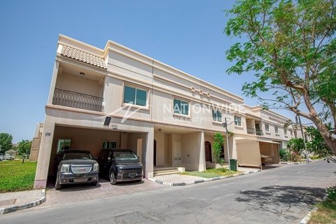 4 bedrooms Villa in Abu Dhabi Gate City, UAE No. 4002 1