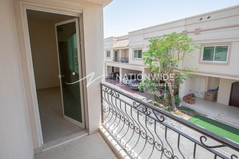 4 bedrooms Villa in Abu Dhabi Gate City, UAE No. 4002 3