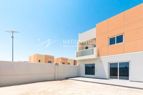 3 bedrooms Villa in Al Samha, UAE No. 4073 1