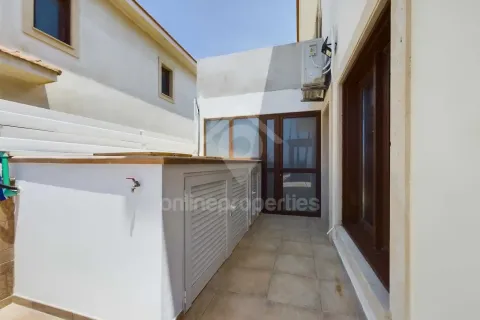 3 bedrooms House in Pervolia, Cyprus No. 28670 8