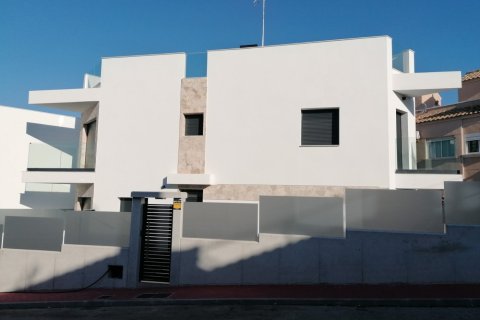 3 bedrooms Villa in Torrevieja, Spain No. 25533 7