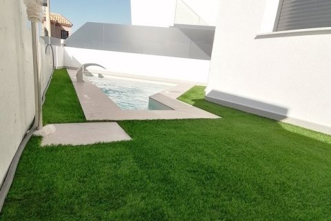 3 bedrooms Villa in Torrevieja, Spain No. 25533 11