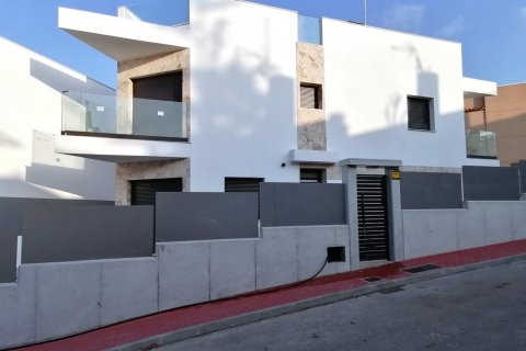 3 bedrooms Villa in Torrevieja, Spain No. 25533 9