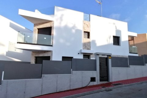 3 bedrooms Villa in Torrevieja, Spain No. 25533 2