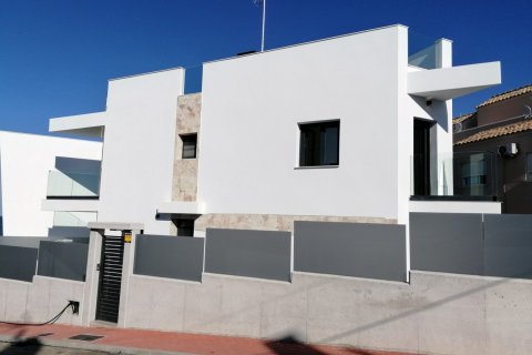 3 bedrooms Villa in Torrevieja, Spain No. 25533 8