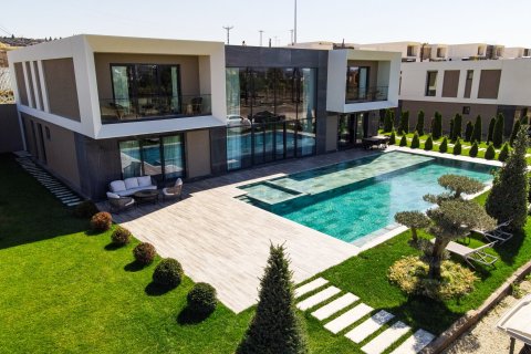 6+1 Villa in Istanbul, Turkey No. 16297 1