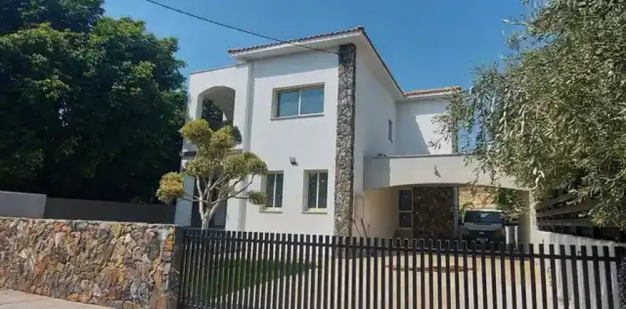 6 bedrooms House in Agios Tychonas, Cyprus No. 39926