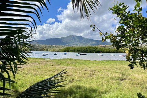 3 dormitorios Apartment en Riviere Noire, Mauritius No. 60818 2