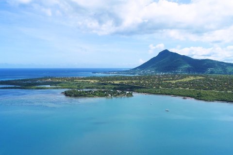 3 dormitorios Apartment en Grande Riviere Noire, Mauritius No. 60819 3