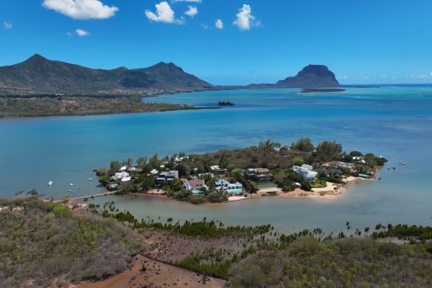 3 dormitorios Apartment en Grande Riviere Noire, Mauritius No. 60819 2