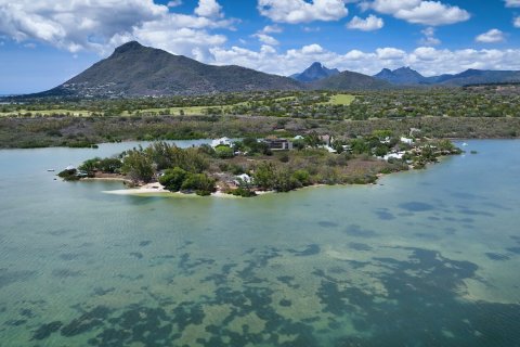 3 dormitorios Apartment en Grande Riviere Noire, Mauritius No. 60819 4