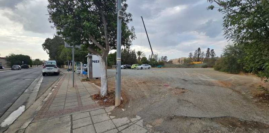 1212m² Land en Kato Polemidia, Cyprus No. 71063