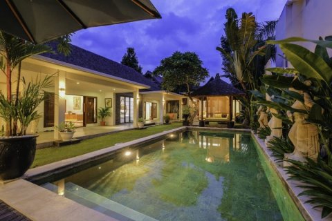 3 bedrooms Villa in Canggu, Indonesia No. 22978 1