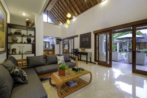 3 bedrooms Villa in Canggu, Indonesia No. 22978 3