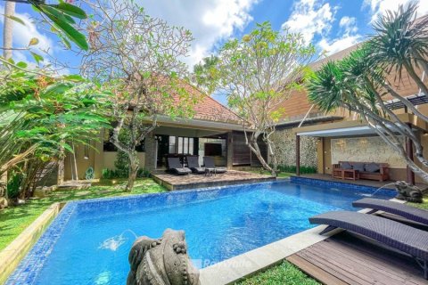 4 bedrooms Villa in Seminyak, Indonesia No. 22976 1